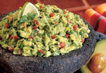 El gusto estadounidense por el guacamole proviene de la enorme presencia de migrantes mexicanos en ese país. (Foto de twitter @pulso_mx)