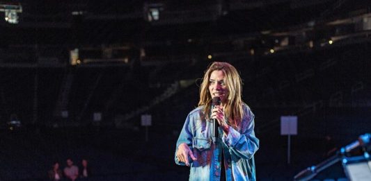 La cantautora puertorriqueña Kany García iniciará este sábado su gira "Soy Yo" con el letrero de "todo vendido" en el Coliseo de Puerto Rico José Miguel Agrelot y con la perspectiva de una segunda función para octubre.