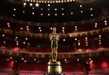 Todo listo en Los Ángeles para unos Óscar sin presentador pero muy musicales El Teatro Dolby, en pleno corazón del Paseo de la Fama, albergará unos Óscar marcados por los tropiezos de la Academia de Hollywood.
