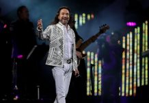Marco Antonio Solís anuncia las fechas para EE.UU. de su gira 'Eternamente Agradecido' Los chilenos se rindieron a los pies del cantautor mexicano Marco Antonio Solís, que esta noche cantó sus baladas más melancólicas a un público que desbordó la Quinta Vergara en el Festival de Viña del Mar