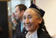 China recolecta ADN de minoría uigur con ayuda estadounidense La pieza señala que estos esfuerzos son parte de una campaña llevaba a cabo por China para tratar de controlar a esta etnia.