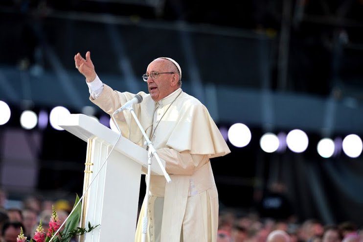 El papa Francisco rechaz&oacute; hoy la interrupci&oacute;n del embarazo y pidi&oacute; a los pol&iacute;ticos que, con independencia de sus creencias, consideren fundamental la "defensa de la vida".