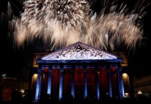 Edificios que cobran vida, esculturas multicolores, miles de luces y juegos artificiales inauguraron este miércoles el Festival GDLuz