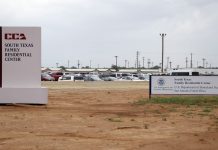 Yazmin Juárez argumenta que su hija Mariee, de un año de edad, desarrolló una enfermedad respiratoria en The South Texas Family Residential Center.