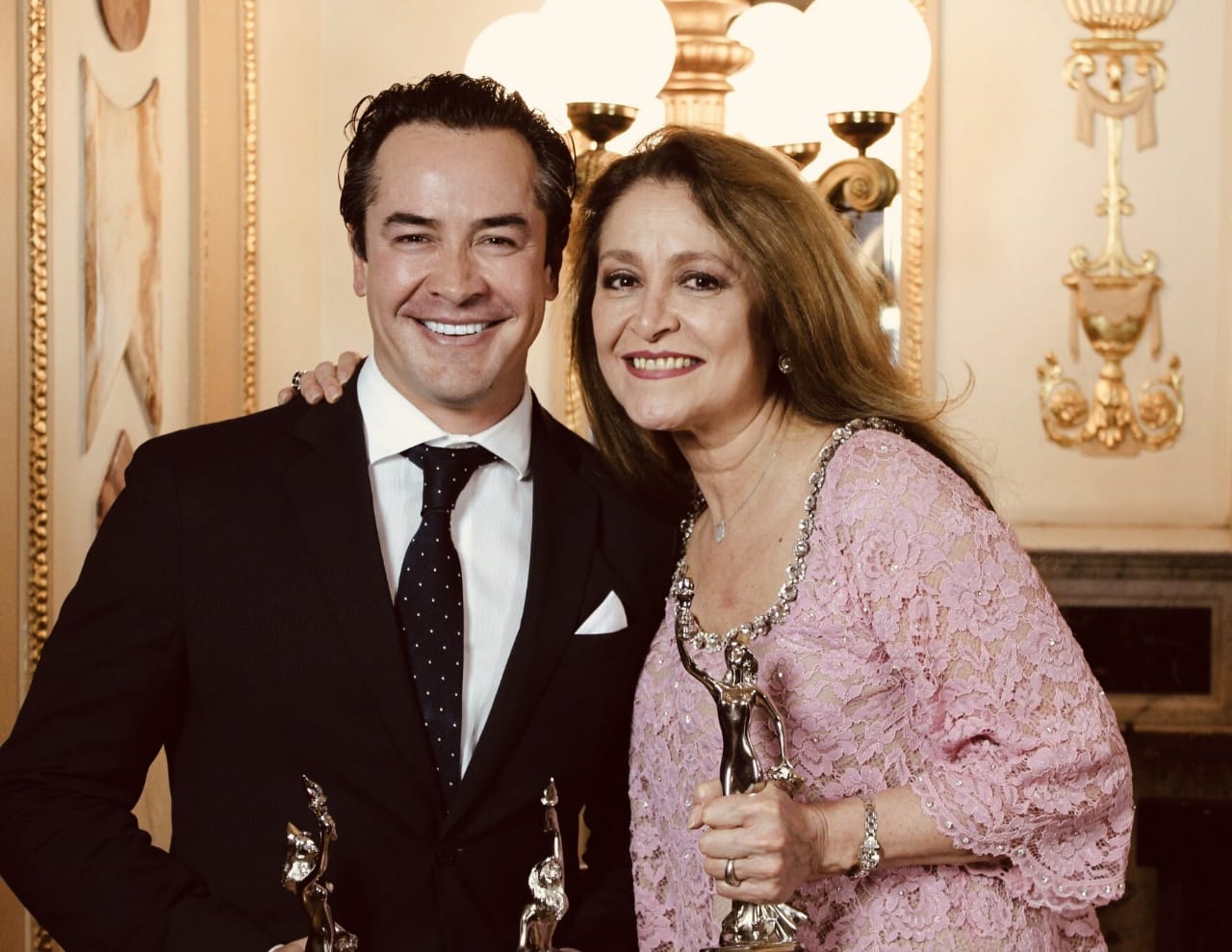 Daniela Romo y Jorge Gallegos actuaciones principales en musical