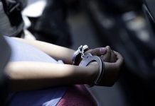 Agentes de la Patrulla Fronteriza de Estados Unidos, con la asistencia de la Guardia Costera, identificaron y arrestaron a una mujer, buscada en la República Dominicana