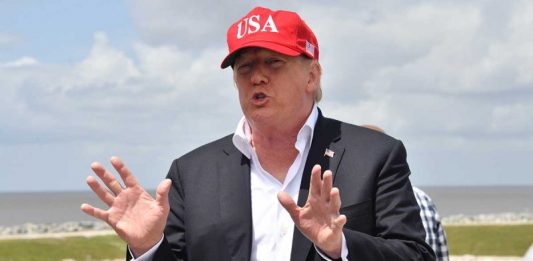 Donald Trump advirtió que si México no hace nada para parar dos caravanas de inmigrantes que han salido de Guatemala cerrará la frontera.