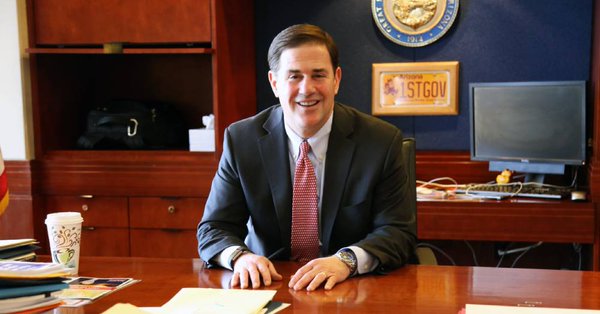 Doug Ducey, asegura que estos efectivos cumplen un importante papel en la seguridad nacional