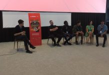 on una historia de ficción en que la mayoría de los personajes fueron interpretados por personas sin formación actoral, el cineasta chileno se adentra en la vida de los haitianos en Santiago, donde enfrentan precariedad, hacinamiento, dificultades económicas y discriminación.