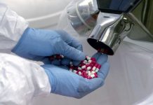 Ciudades y gobiernos locales en varios estados, entre ellos Florida y Nueva York, dijeron que continuarán usando una compañía canadiense para ofrecer a sus empleados medicamentos.