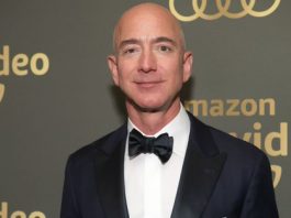 Bezos lidera la lista Forbes de más ricos del mundo y Slim es primer latino Bezos, que lidera la lista por segundo año consecutivo, aumentó su ganancia en casi 20.000 millones.