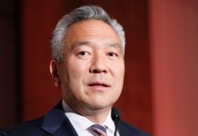 Investigan unos mensajes que incriminarían al presidente y consejero delegado de Warner Bros., Kevin Tsujihara.