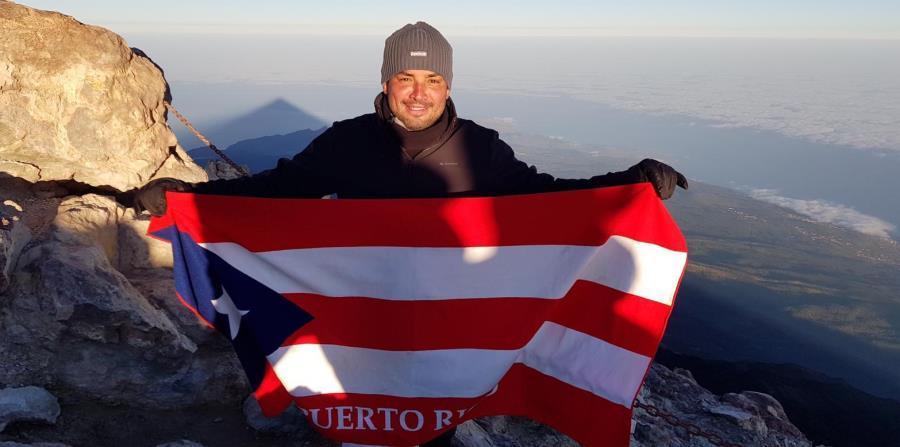 Manny Manuel llev&oacute; la bandera de su pa&iacute;s, Puerto Rico, al punto m&aacute;s alto de la geograf&iacute;a espa&ntilde;ola, el volc&aacute;n del Teide.