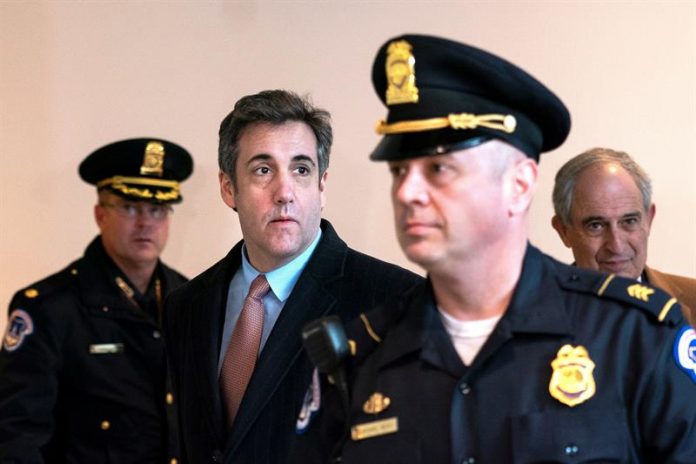 Michael Cohen Michael Cohen, exabogado personal del presidente de EE.UU., Donald Trump, entregó este miércoles al Comité de Inteligencia de la Cámara Baja documentos que supuestamente prueban que el equipo legal del mandatario lo ayudó con la declaración falsa