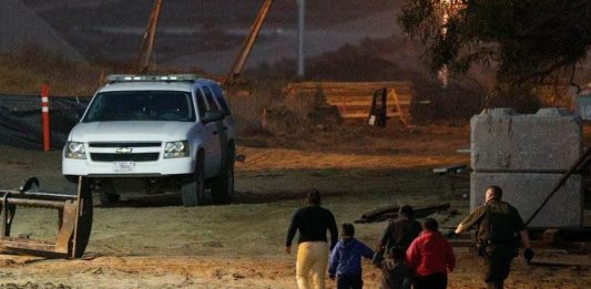 En total, 76.103 migrantes fueron detenidos en el linde sur del país, en comparación con los 36.751 del mismo mes del año pasado.