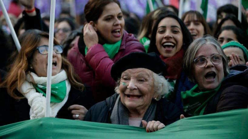  Minyersky reconoce que pese a los progresos del feminismo tambi&eacute;n se est&aacute; viendo una reacci&oacute;n contraria "en todas partes".