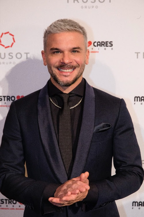 La cena de gala y &ldquo;black and white masquerade&rdquo;, fue amenizada por el cantante y compositor Pedro Cap&oacute;.