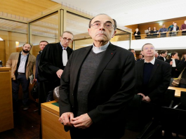 El cardenal francés Philippe Barbarin, condenado a seis meses de prisión.