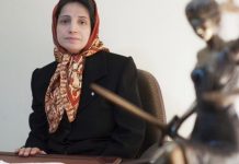 La ciudad fue demandada el año pasado en la corte federal en Manhattan por dos mujeres musulmanas que fueron detenidas y obligadas por la policía a despojarse de su hijab.