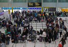 El incidente ocurrió esta mañana en la entrada de la terminal D, donde fue detectado un objeto parecido a una mina de mortero.