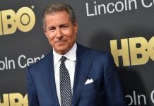 Dimite Richard Plepler, el presidente de HBO, tras ser adquirida por AT&T Plepler se unió a HBO en 1992, y ha ocupado el puesto de presidente desde 2007 a 2012.