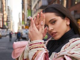 Rosalía, consciente de su altura en el inicio de su primera gira mundial Rosalía consideró que "la gente puede notar donde sea" que sus temas están compuestos desde la pasión.