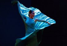 Tras exitoso paso por Nueva York, Sara Baras inaugura Festival en Miami Baras, que a sus 47 años es una de las más famosas y premiadas bailaoras de España, con casi 30 años sobre el tablado, ofrecerá cinco funciones en Miami.