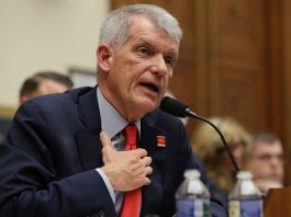 Tim Sloan, ha decidido retirarse y dejará sus cargos de forma inmediata.