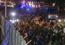 Grandes atascos al término de la primera noche del Ultra Festival de Miami Medios locales de Miami muestran imágenes de largas filas de vehículos y autobuses que en lenta procesión intentan salir del Cayo Virginia.
