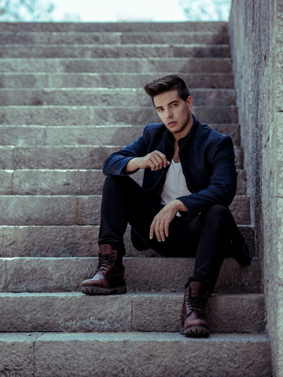 Vadhir Derbez.