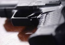 Condados de Colorado se declararon "santuarios de armas de fuego" contra un nuevo proyecto de ley que restringe la venta a personas con problemas de salud mental.