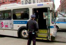 Exigen mayores sanciones a quienes escupen a conductores de buses El jefe de la MTA pide a los agentes de policía que patrullasen los autobuses para frenar evasión de tarifas.