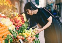Regresar a la dieta tradicional, duplicar el consumo de frutas, verduras, legumbres y nueces, y reducir la ingesta de azúcares añadidos y carnes rojas es fundamental para mejorar la salud de las personas y evitar más daños al planeta