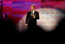 Luis Miguel ofrecerá un segundo concierto en julio en Madrid Las empresas productoras del concierto que el cantante mexicano Luis Miguel tenía previsto ofrecer el pasado miércoles en Guayaquil y que fue suspendido por fuertes lluvias