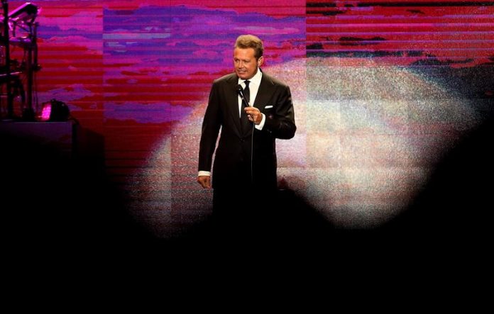 Las empresas productoras del concierto que el cantante mexicano Luis Miguel tenía previsto ofrecer el pasado miércoles en Guayaquil y que fue suspendido por fuertes lluvias