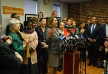Nancy Pelosi, viajó a Nueva York y se unió al alcalde Bill de Blasio y la congresista Nydia Velázquez.