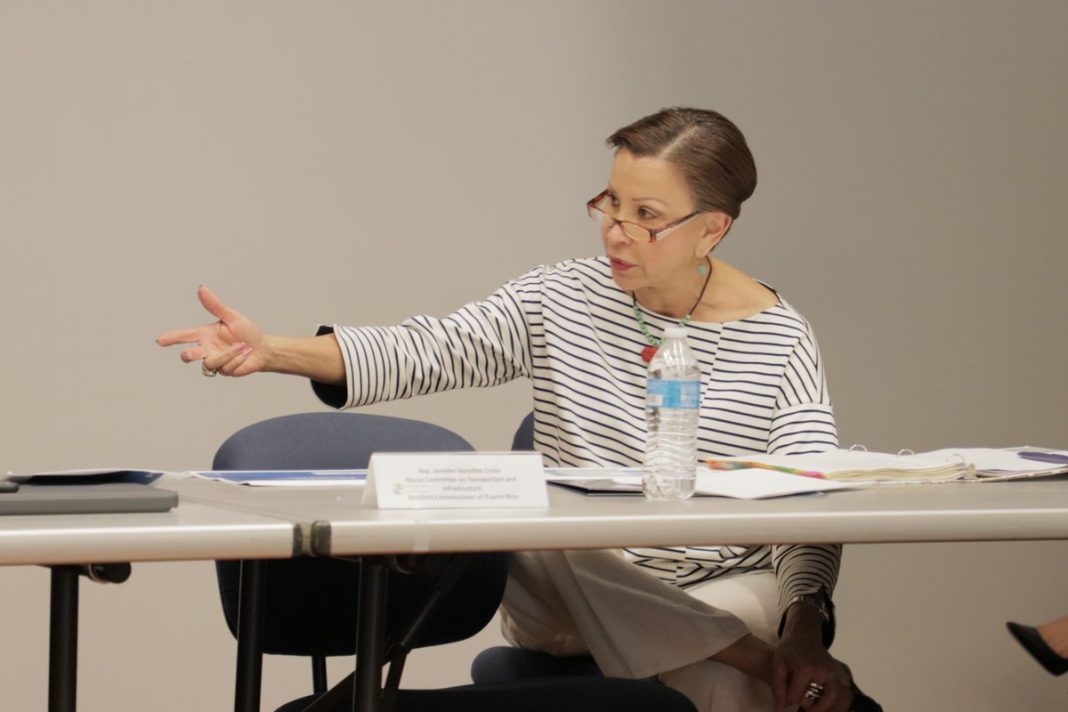El opositor Partido Popular Democrático defendió a la congresista de origen puertorriqueño Nydia Velázquez por rechazar la anexión de Puerto Rico a los Estados Unidos