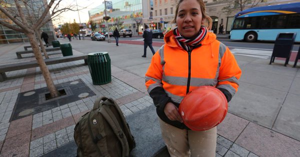 Un hispano de cada seis viven en el umbral de la pobreza, comparado con el uno de cada diez blancos que se encuentra en la misma situación.