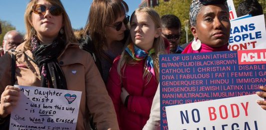 La Unión Americana de Libertades Civiles (ACLU) exigió la liberación rápida de una inmigrante transgénero hondureña que lleva seis meses en custodia.