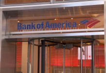 Bank of America anunció que incrementará por fases el salario mínimo de sus trabajadores.