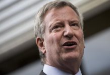 Bill de Blasio, firmó una orden ejecutiva que prohíbe a las agencias de la ciudad comprar plásticos de un solo uso.
