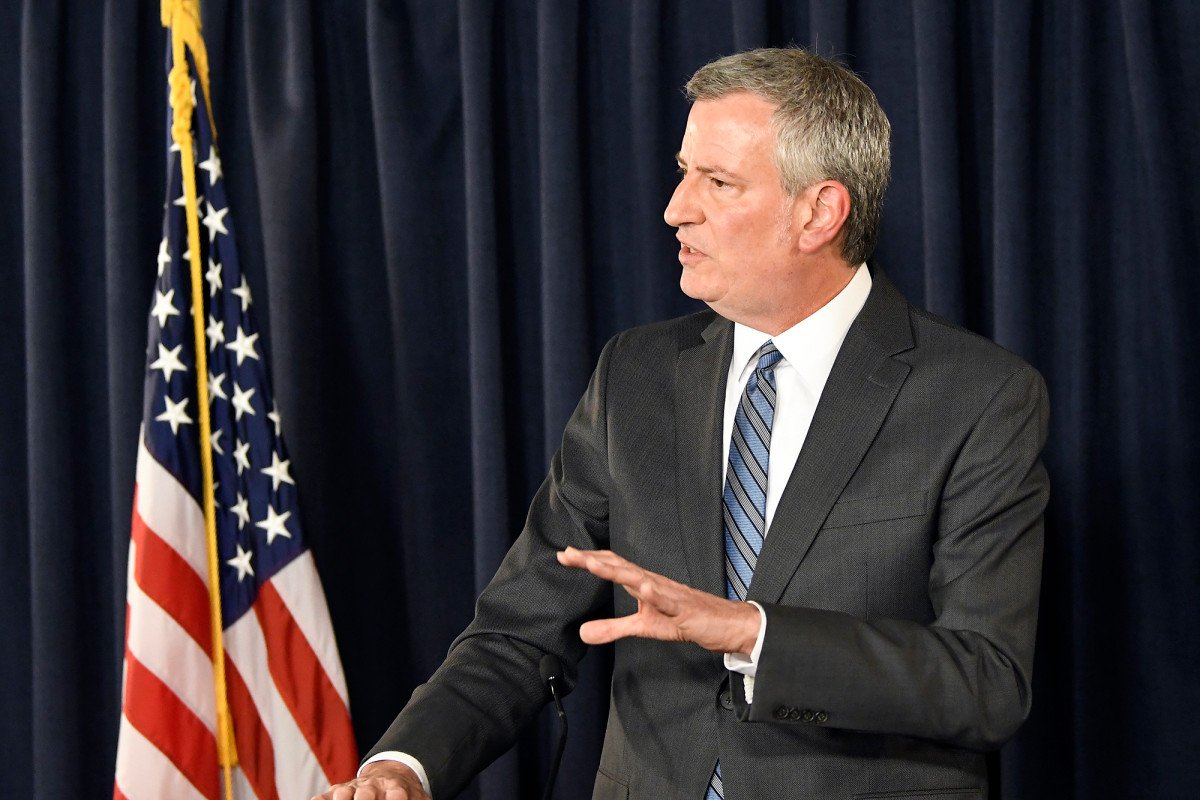 De Blasio firmó una orden ejecutiva que entra en vigor "de inmediato" y que prohíbe además los anuncios en quioscos de WiFi LinkNYC.