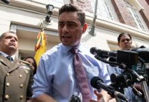 Enviado de Guaidó dice que no hay un "golpe de Estado" en Venezuela El levantamiento en Venezuela no es un "golpe de Estado", sino que es "un proceso democrático", afirmó hoy Carlos Vecchio.