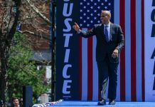 Cory Booker propone "justicia para todos" en primer acto rumbo a primarias Cory Booker.