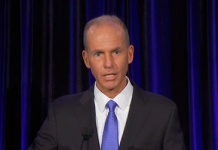 Dennis Muilenburg, aseguró que rechaza dimitir y que buscará recuperar la confianza de los clientes y poner de nuevo el modelo 737 MAX.