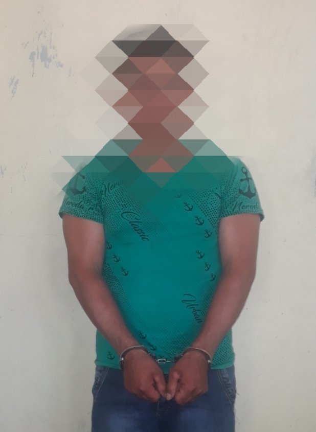 Los inmigrantes permanecen retenidos en una oficina del Instituto Nacional de Migraci&oacute;n en Choluteca.