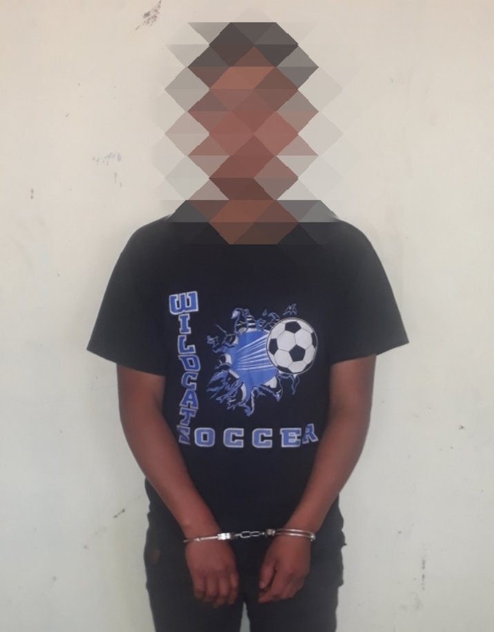 Los inmigrantes permanecen retenidos en una oficina del Instituto Nacional de Migraci&oacute;n en Choluteca.