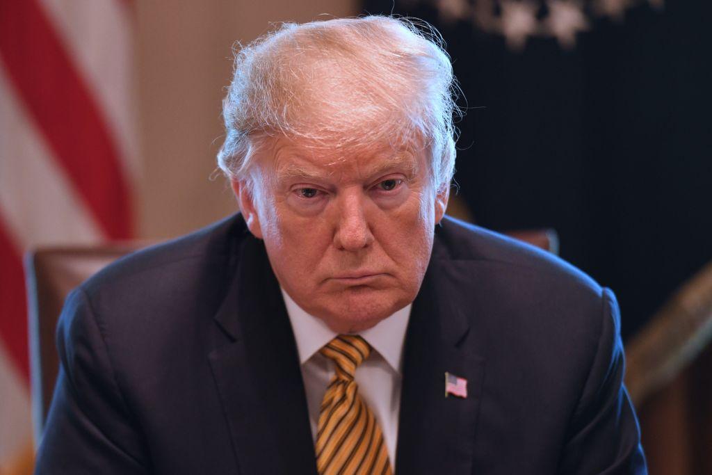 Donald Trump, conversó con el papa Francisco para trasladarle sus "condolencias" y ofrecer "ayuda".
