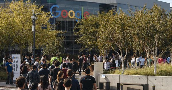 Dos empleadas de Google acusaron a la empresa de haber tomado represalias contra ellas.