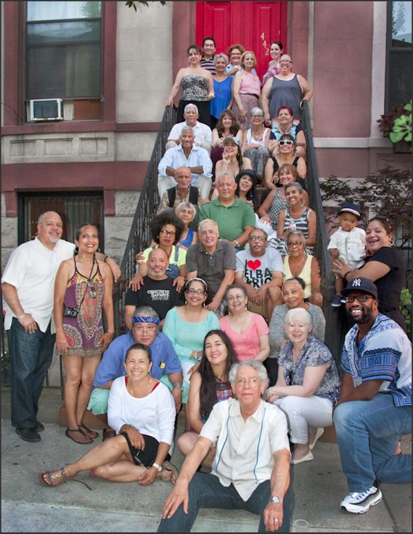 En la gráfica captada por George Malve (2016) en el sitio web de PRIDA constan varios miembros de la organización, que exige mayor presencia en el tradicional Museo del Barrio.